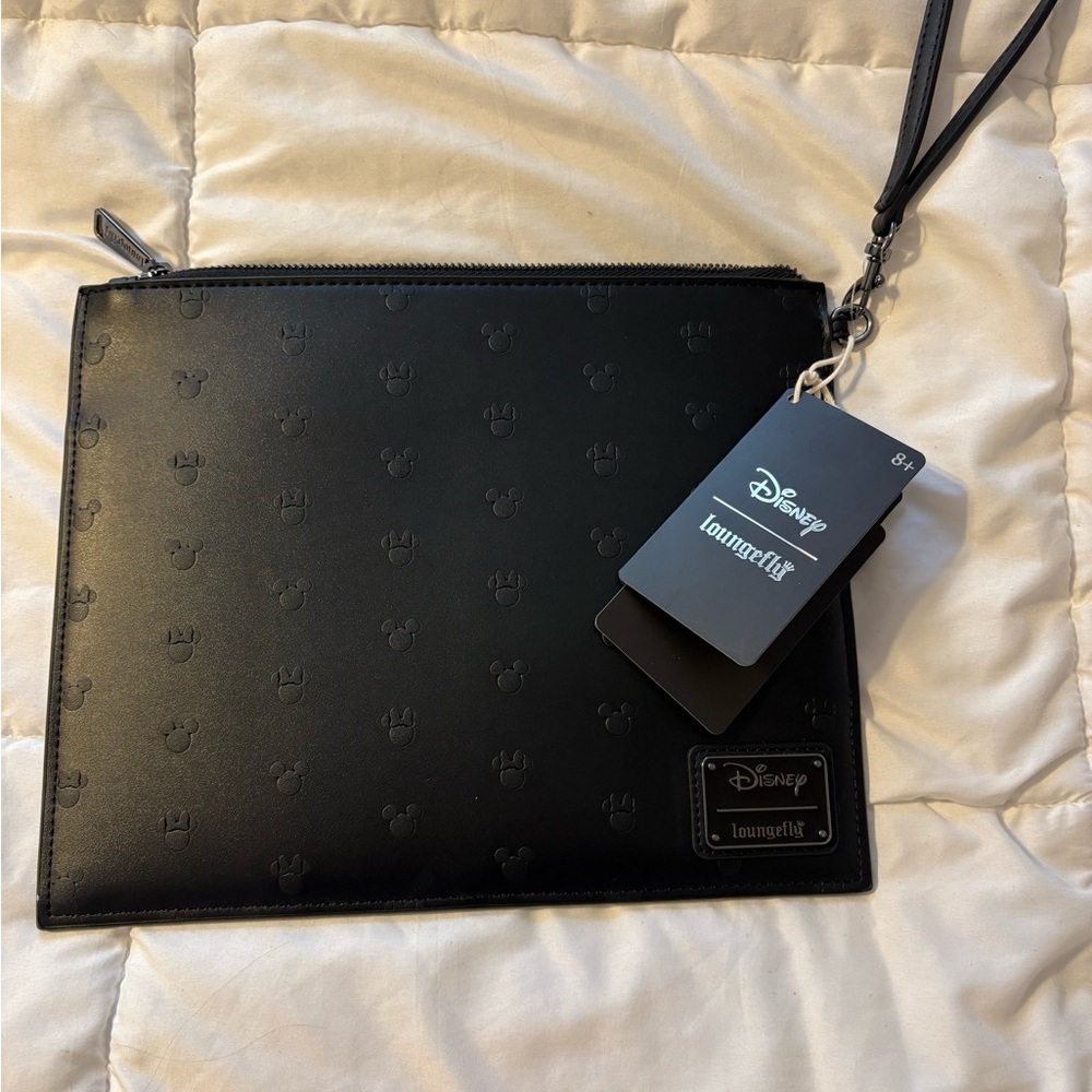 Loungefly Minnie Mouse wristlet